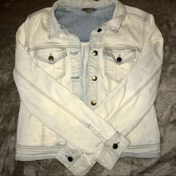 Light wash Jean Jacket - Picture 2 of 2